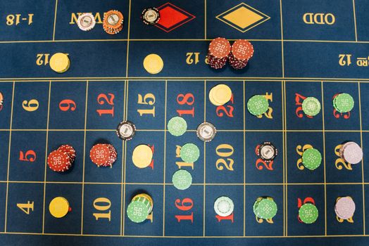 Maximize Roulette Wins: Comparing Martingale & Other Top Strategies